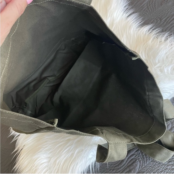 Bloomingdale’s LE Army Camo Kiss Print Canvas Tote NWOT - Picture 5 of 8